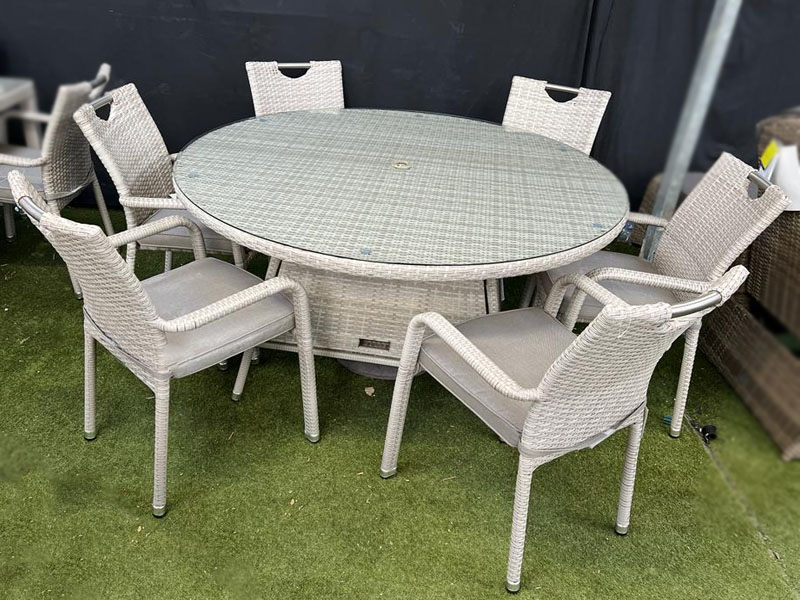 Round plastic 2025 tables for outside