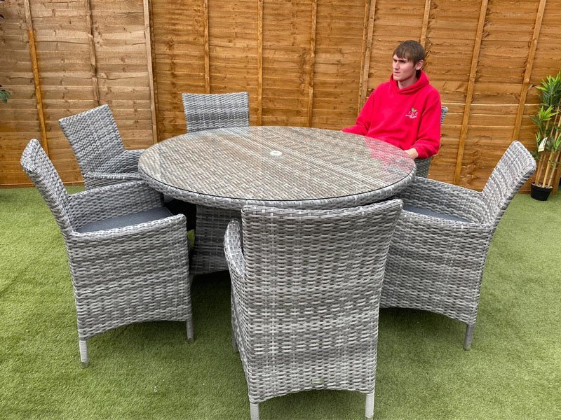 Outdoor round discount table set