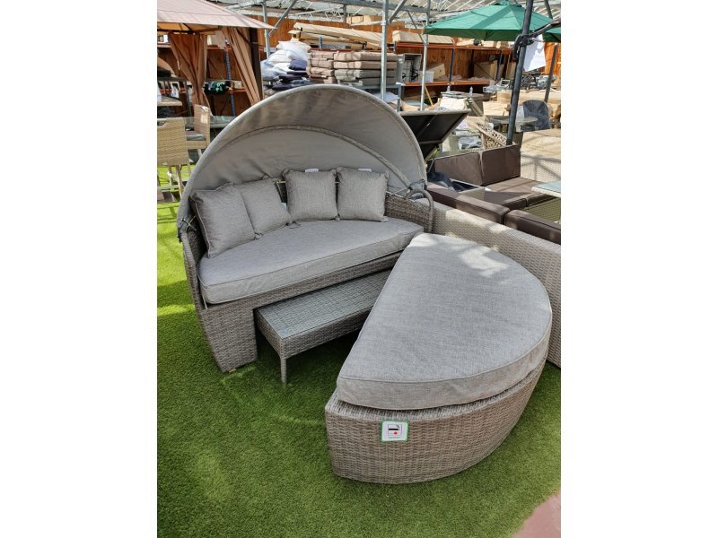 Garden day beds with canopy hot sale