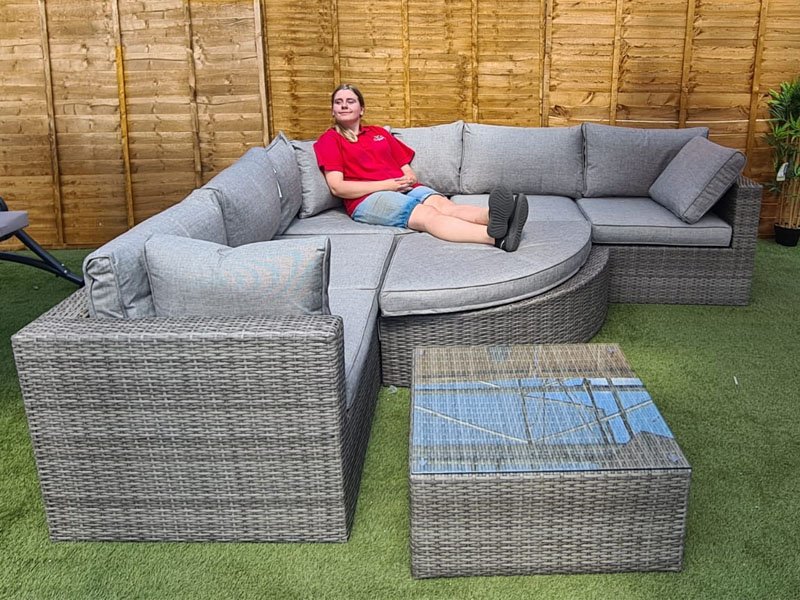 Wicker corner outlet lounge