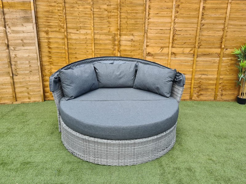 Rattan outlet daybed canopy