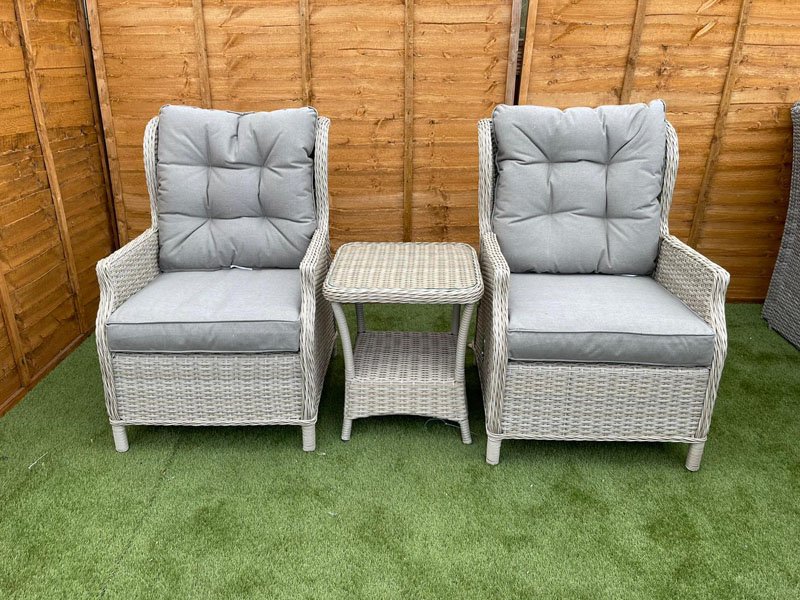 Reclining rattan store bistro set