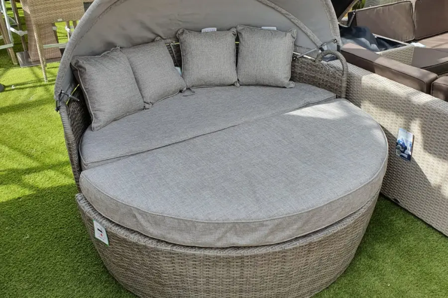 Customer Reviews for Rattan Day Bed with Canopy and Table (Grey)