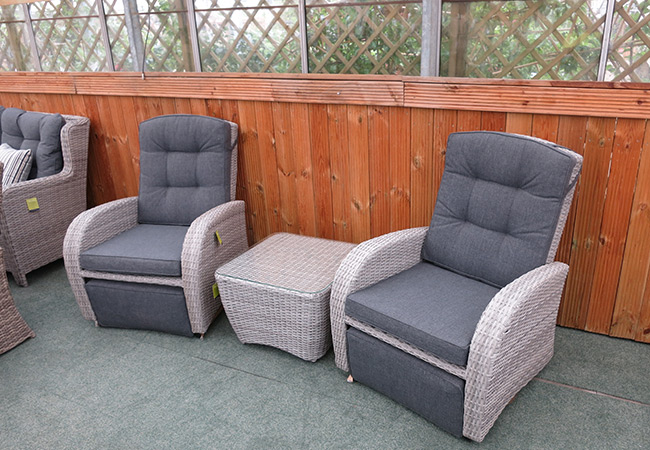 Reclining Garden Furniture: Reclining Rattan Chairs & Sets UK