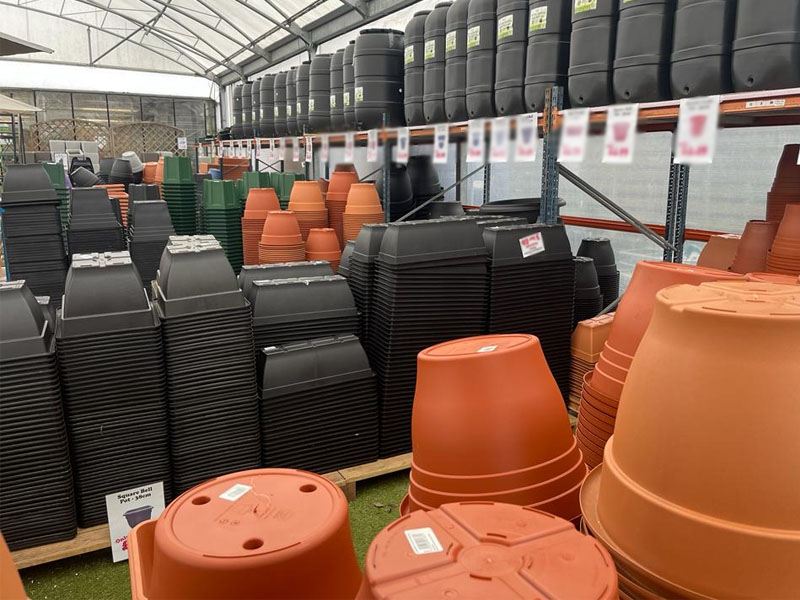 plastic-pots-garden-centre